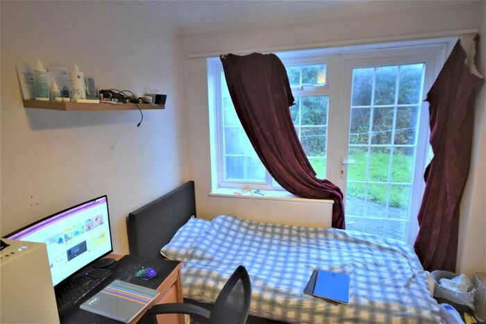 4 Bedroom Link Detached House To Rent In Lynwood, Guildford, GU2