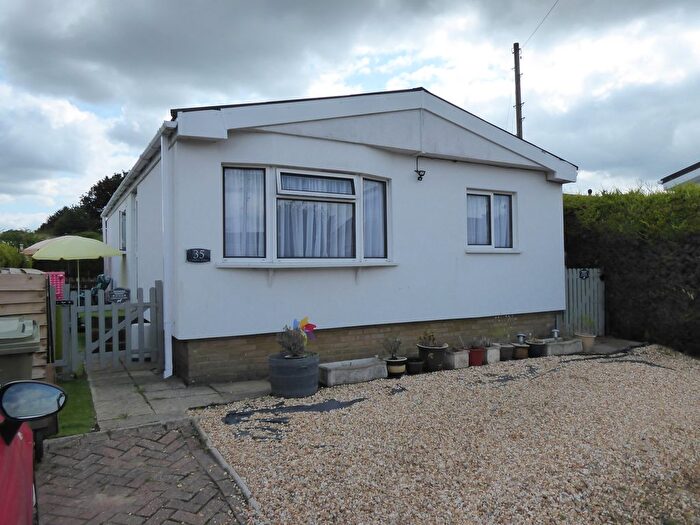 2 Bedroom Mobile/park Home For Sale In Chapel Farm Park, Normandy, Guildford, GU3