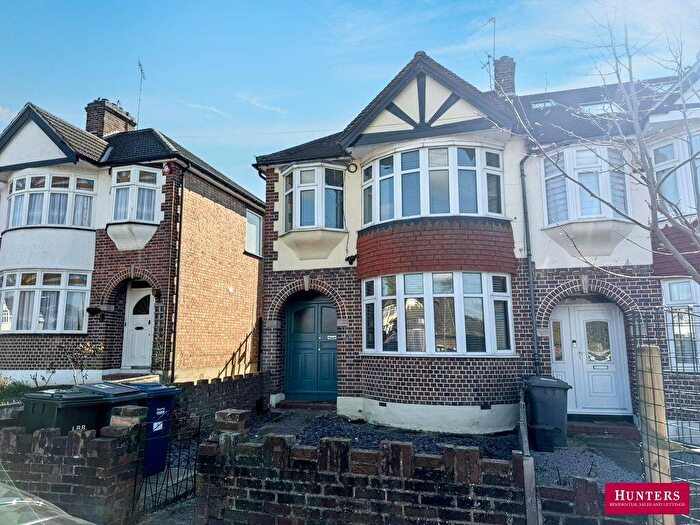 3 Bedroom Semi-Detached House To Rent In Woodfield Drive, Barnet, EN4