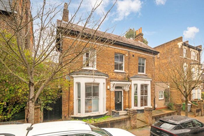 1 Bedroom Flat For Sale In Bickerton Road, Upper Holloway, N19