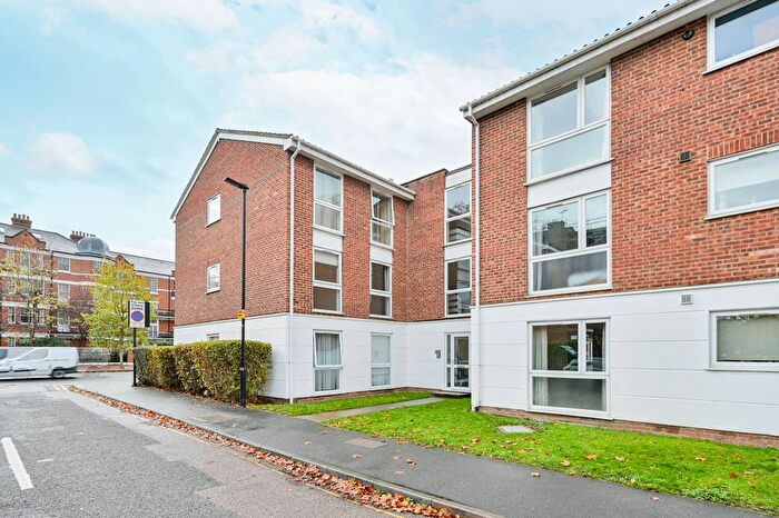 2 Bedroom Flat For Sale In Ravensmede Way, Chiswick, London, W4