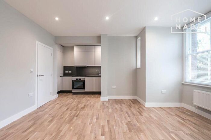 2 Bedroom Flat To Rent In Palm Court, NW2