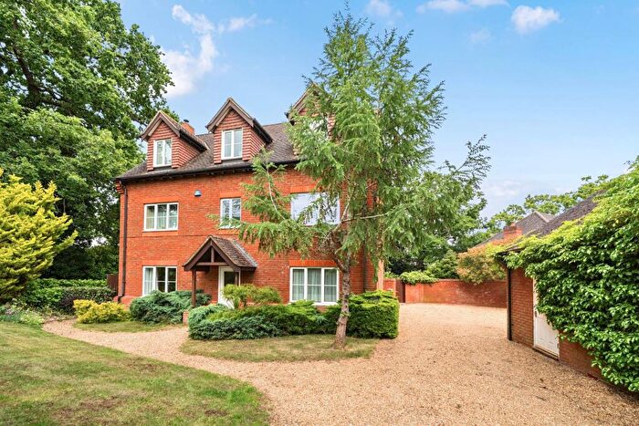 6 Bedroom Detached House For Sale In Blue Spruce Close, Bromham, MK43