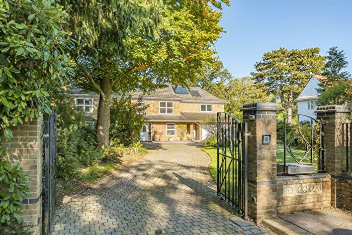 5 Bedroom Detached House For Sale In Sandlands Grove, Walton On The Hill, KT20