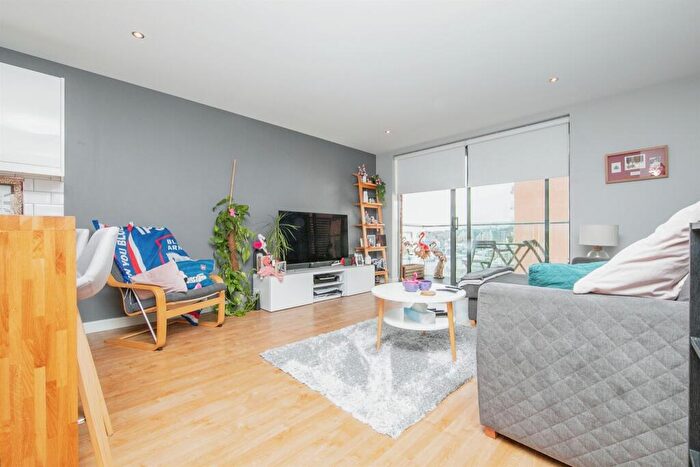 2 Bedroom Flat For Sale In Coprolite Street, Ipswich, IP3