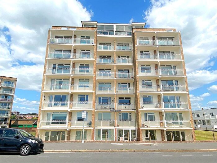 3 Bedroom Flat To Rent In West Parade, Bexhill-On-Sea, TN39