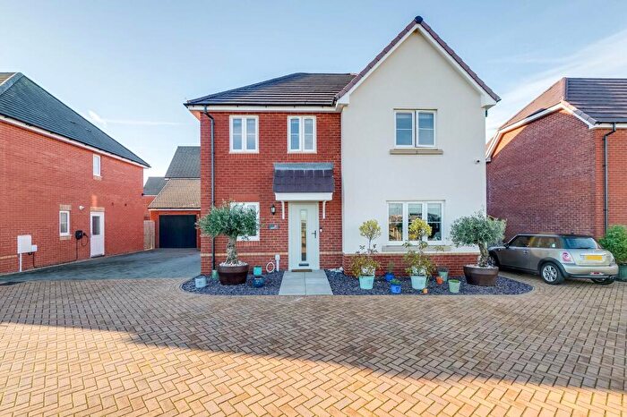 4 Bedroom Detached House For Sale In Wheatfield Road, Houghton Conquest, MK45