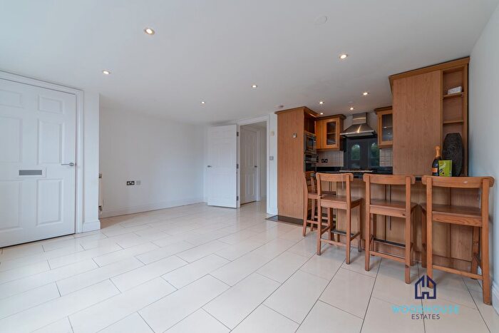1 Bedroom Flat To Rent In Royal Drive, London, N11