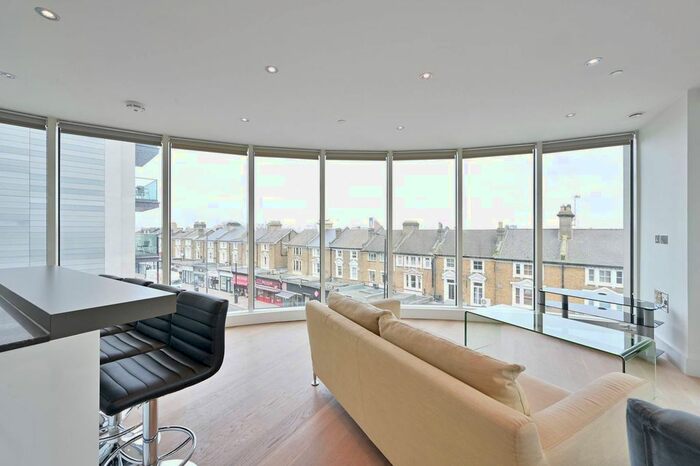2 Bedroom Flat To Rent In Langham Square, Putney, London, SW15