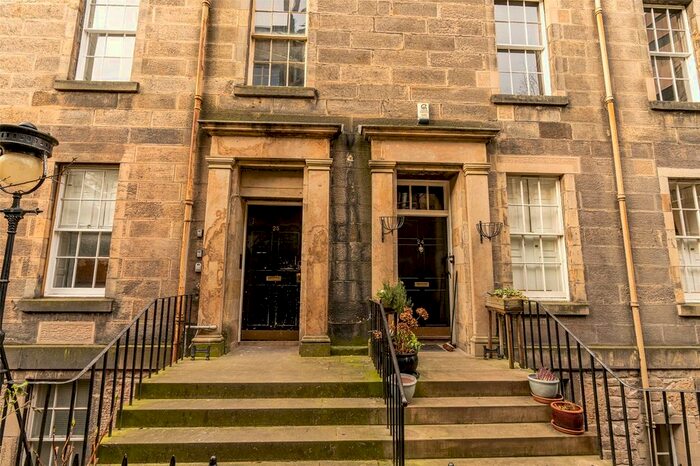 3 Bedroom Flat To Rent In St. James Square, Edinburgh, EH1