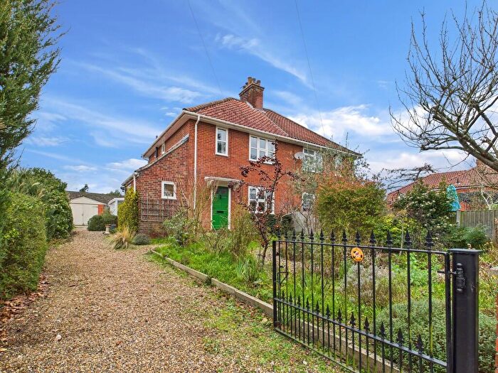 3 Bedroom Semi-Detached House For Sale In High Bungay Road, Loddon, NR14