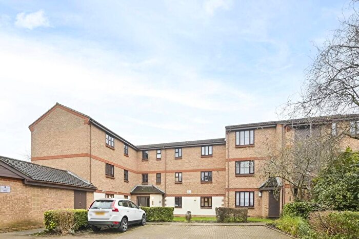 2 Bedroom Flat To Rent In Spring Grove, Mitcham, CR4