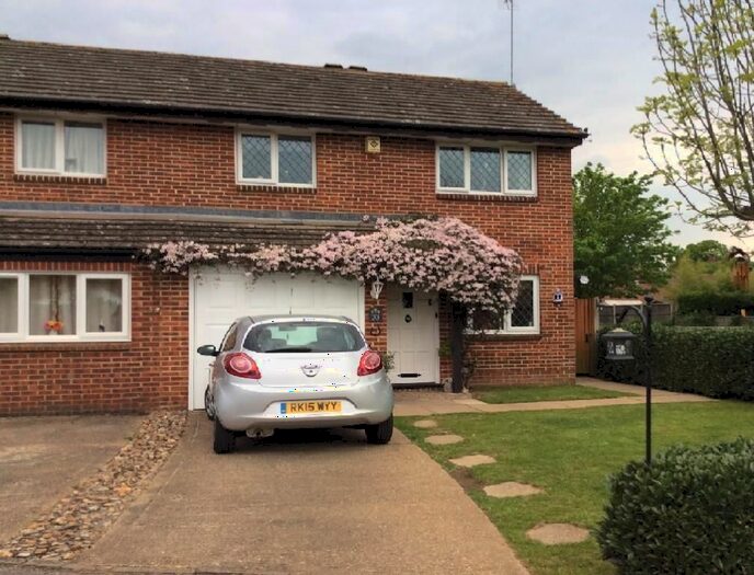 3 Bedroom Semi-Detached House To Rent In Lower Earley, Reading, RG6