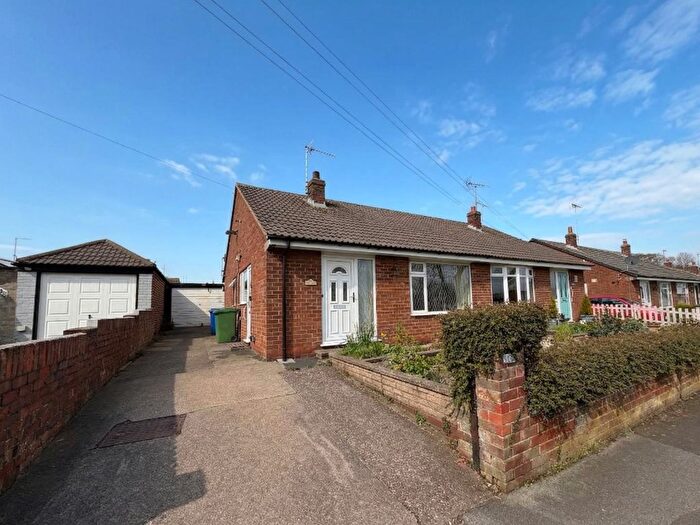 2 Bedroom Semi-detached Bungalow To Rent In Bed Semi-Detached Bungalow, Scarborough Road, Bridlington, YO16