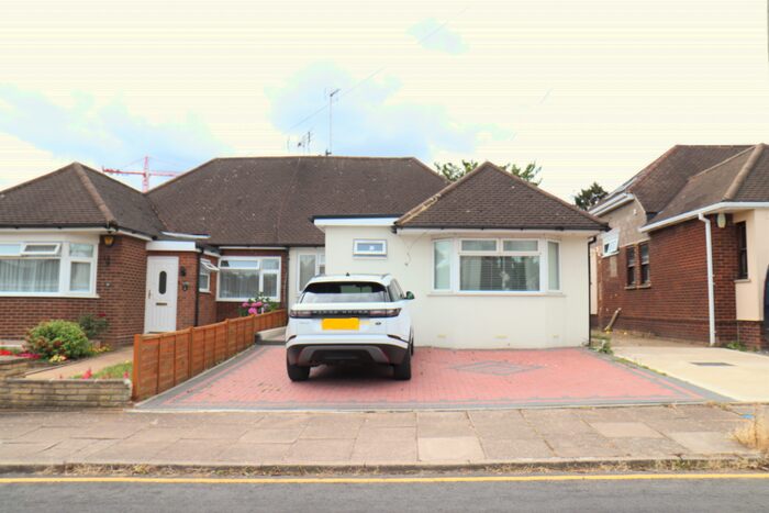 3 Bedroom Bungalow To Rent In Abingdon Road, Luton, LU4