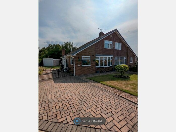 3 Bedroom Semi-Detached House To Rent In Woodside Grove, Allerton Bywater, Castleford, WF10