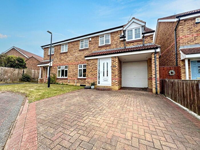 4 Bedroom Semi-Detached House For Sale In Penyghent Way, Washington, Tyne And Wear, NE37