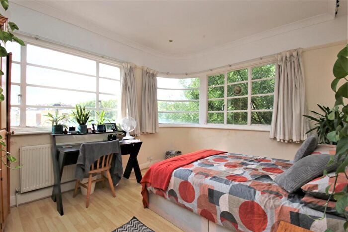 2 Bedroom Apartment To Rent In Mildmay Park, N1