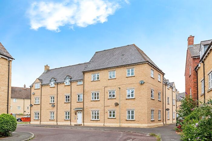 2 Bedroom Flat To Rent In Cherry Tree Way, Carterton, OX18