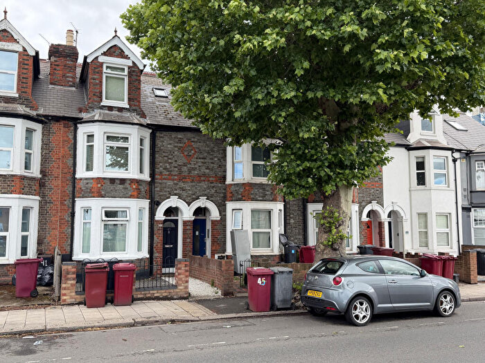 5 Bedroom Block Of Apartments For Sale In Vastern Road, Reading, Berkshire, RG1