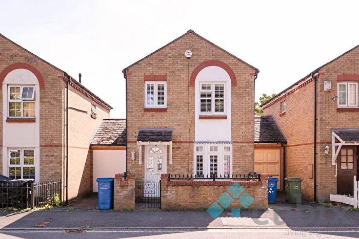 3 Bedroom Detached House For Sale In Milton Close, London, SE1