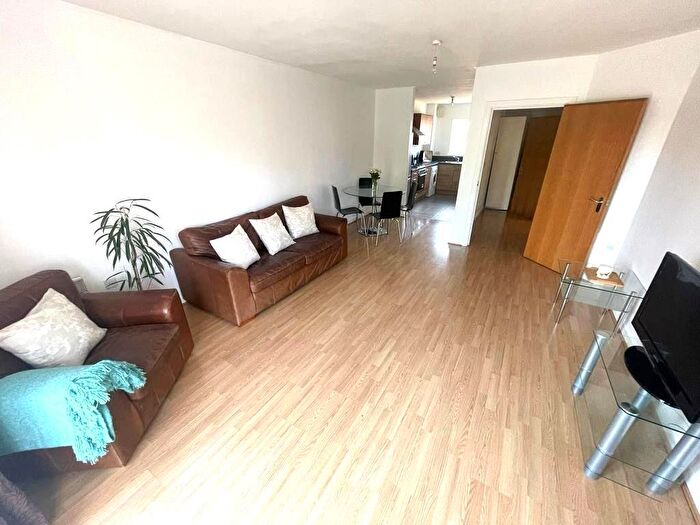 1 Bedroom Flat For Sale In High Road, Ilford, IG1