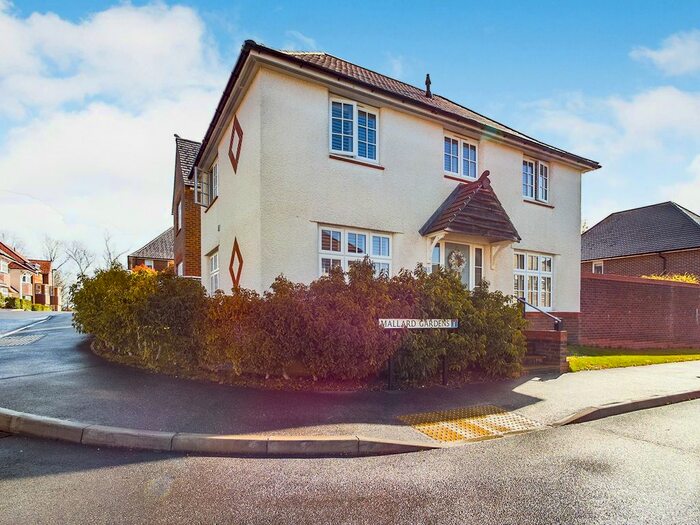 3 Bedroom Detached House For Sale In Mallard Gardens, Haywards Heath, RH17