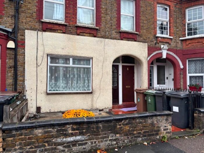 2 Bedroom Flat To Rent In Kettlebaston Road, Leyton, E10