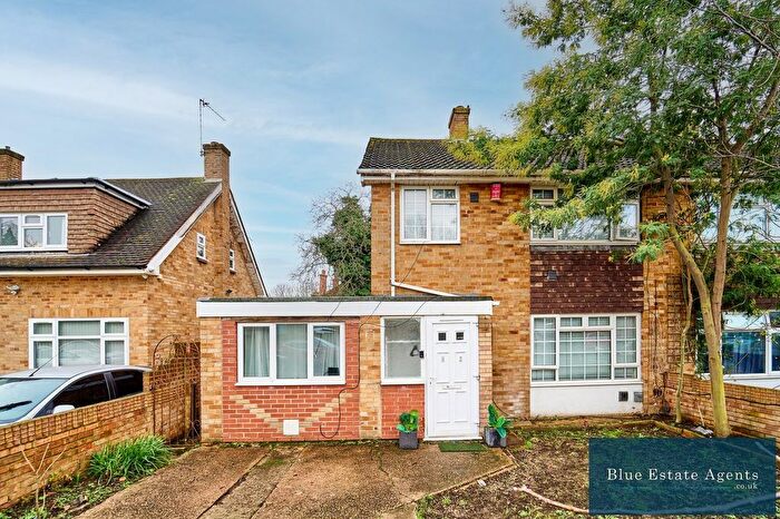 4 Bedroom Semi Detached House For Sale In Solway Close, Hounslow, TW4