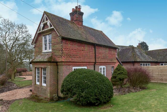 3 Bedroom Detached House To Rent In Chamber Lane, Farnham, Surrey, GU10