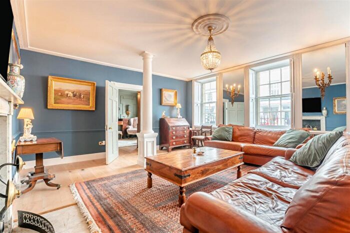 2 Bedroom Apartment For Sale In High Street, West Malling, ME19