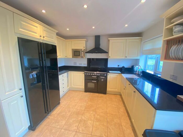 3 Bedroom Semi-Detached Bungalow For Sale In Glebe Close, Basingstoke, RG25