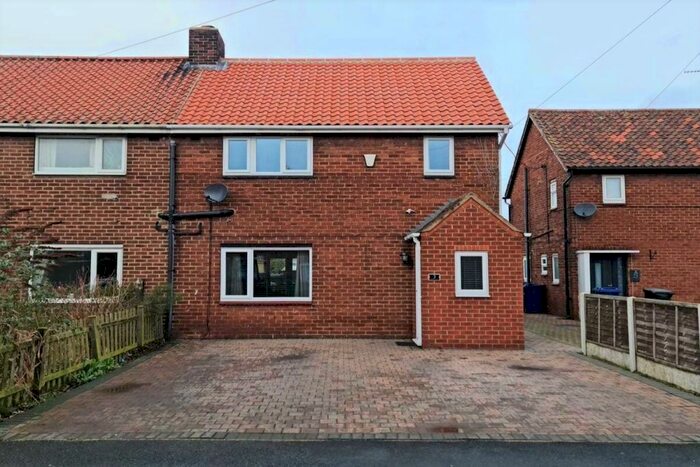3 Bedroom Semi-Detached House For Sale In Bishops Close, Cawood, Selby, YO8
