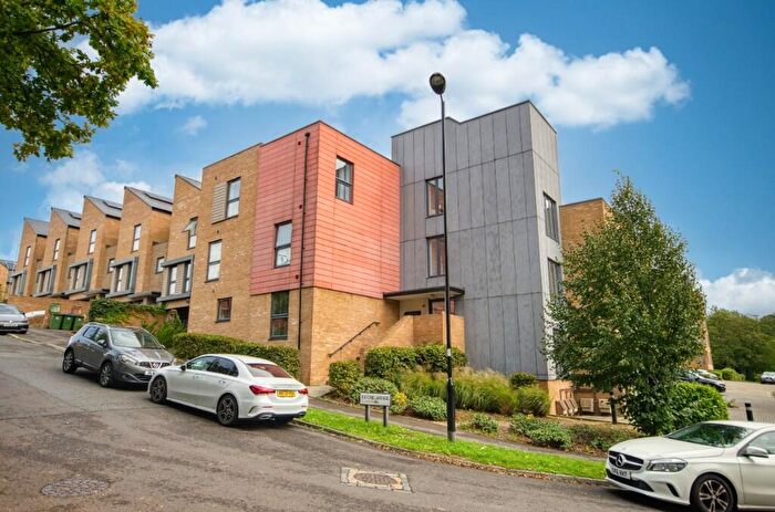 2 Bedroom Apartment For Sale In Exford Avenue, Southampton, Hampshire, SO18