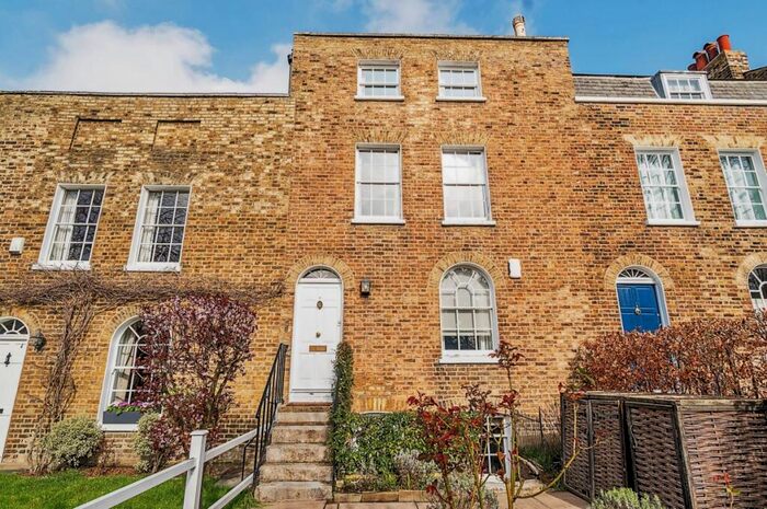 3 Bedroom Terraced House To Rent In Blackheath Park London, SE3