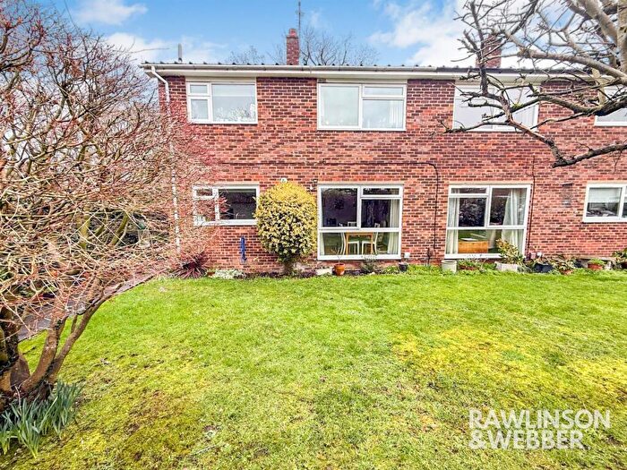 2 Bedroom Maisonette For Sale In Warwick Gardens, Thames Ditton, KT7