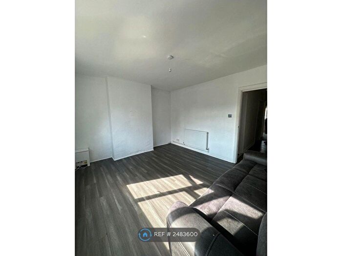 1 Bedroom Flat To Rent In Chatterton Road, Bromley, BR2