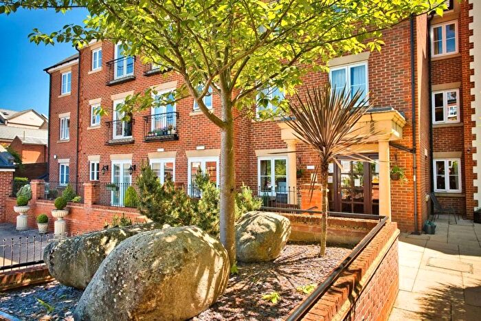 2 Bedroom Flat For Sale In Wilshere Court, Hitchin, SG4