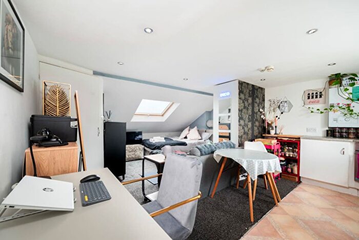 1 Bedroom Flat To Rent In Killyon Terrace, London, SW8