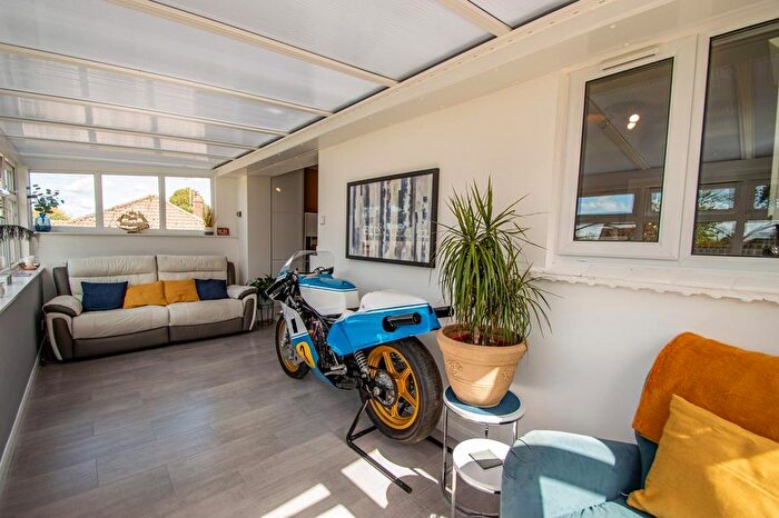 2 Bedroom Bungalow For Sale In Croft Way, Woodcote, Reading, Oxfordshire, RG8