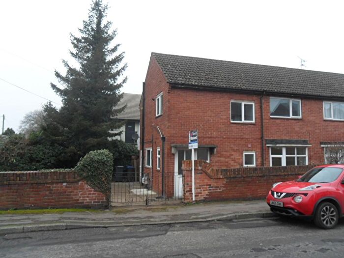 3 Bedroom Semi-Detached House To Rent In Crocus Street, NG17