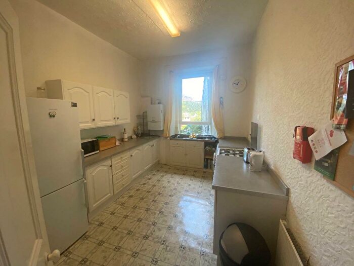 3 Bedroom Flat To Rent In Parkside Terrace, Newington, Edinburgh, EH16