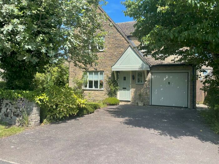 4 Bedroom Detached House For Sale In Green Lake Close, Bourton-on-the-Water, GL54