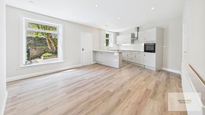 3 Bedroom End Of Terrace House For Sale In Mount Terrace, Rawtenstall, BB4