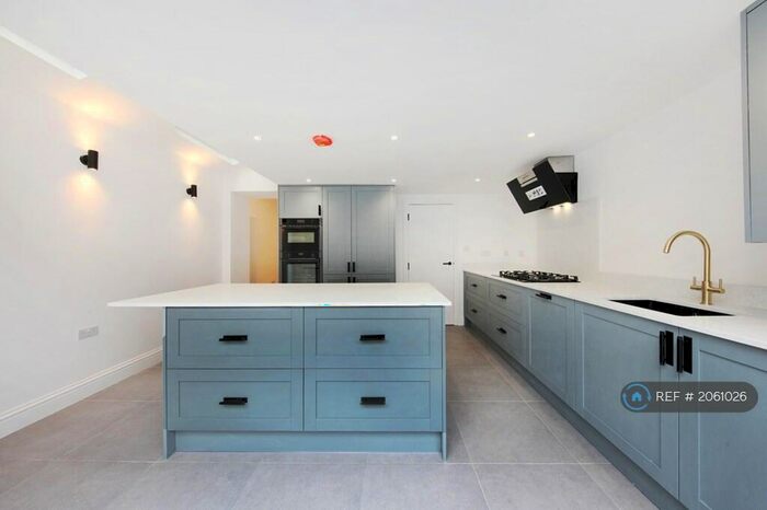 5 Bedroom Terraced House To Rent In Bellamy Street, London, SW12