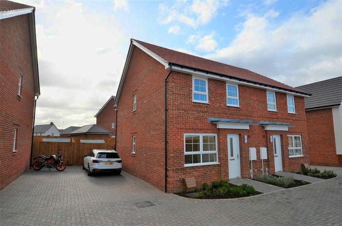 3 Bedroom Property To Rent In Nutmeg Close, Broughton, Aylesbury, HP22