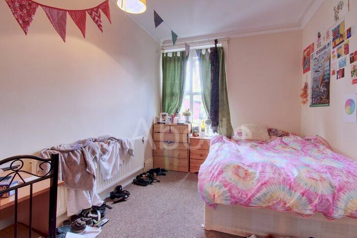 2 Bedroom Flat To Rent In - Victoria Road, Leeds, West Yorkshire, LS6