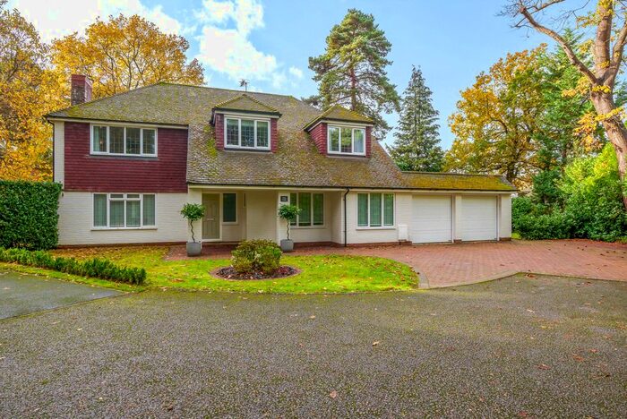 4 Bedroom Detached House To Rent In Heathdown Road, Pyrford, GU22