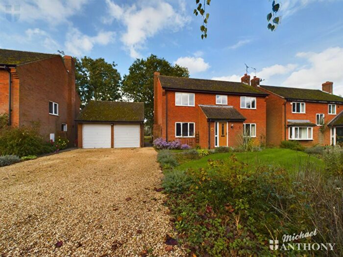 4 Bedroom Detached House For Sale In The Pightle, HP22