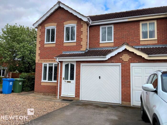 3 Bedroom Semi-Detached House To Rent In Oakdale Road, Retford, DN22